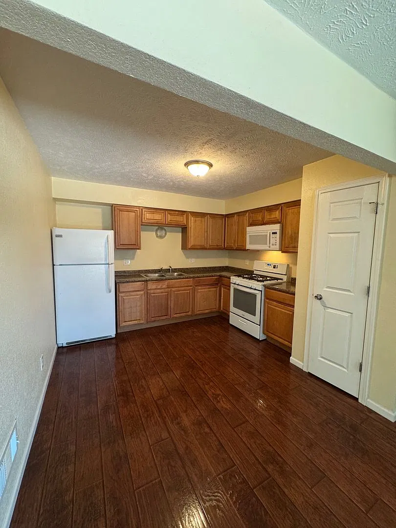 1707 School St — Photo 2