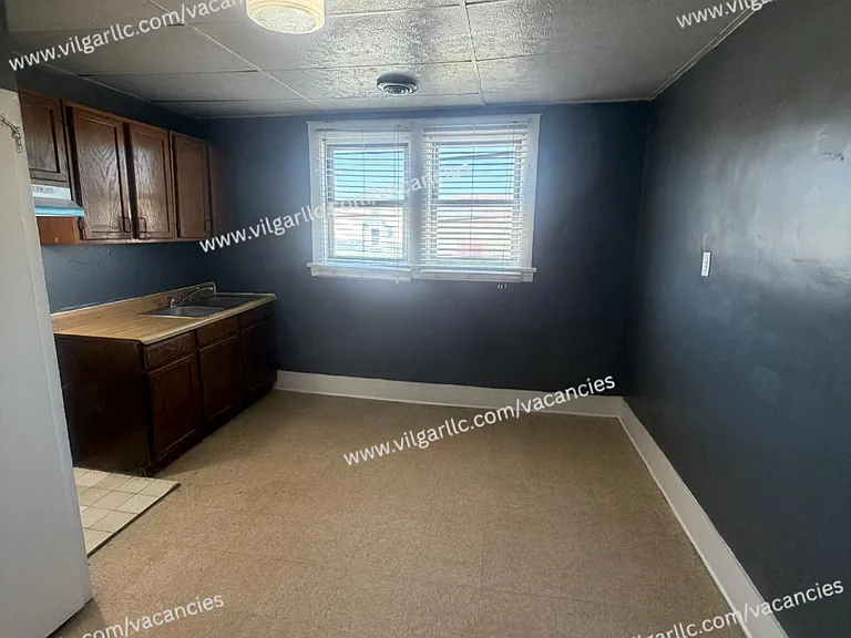 4002 Pulaski St — Photo 5