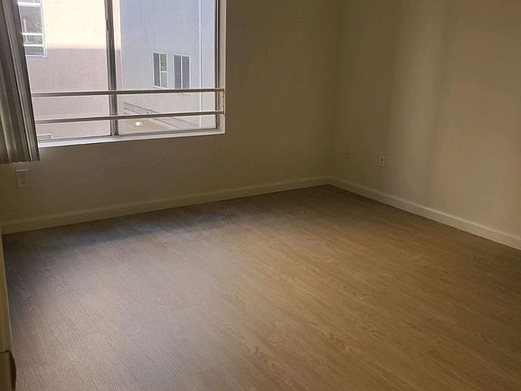 5th image of 3344 Castle Heights Ave #209