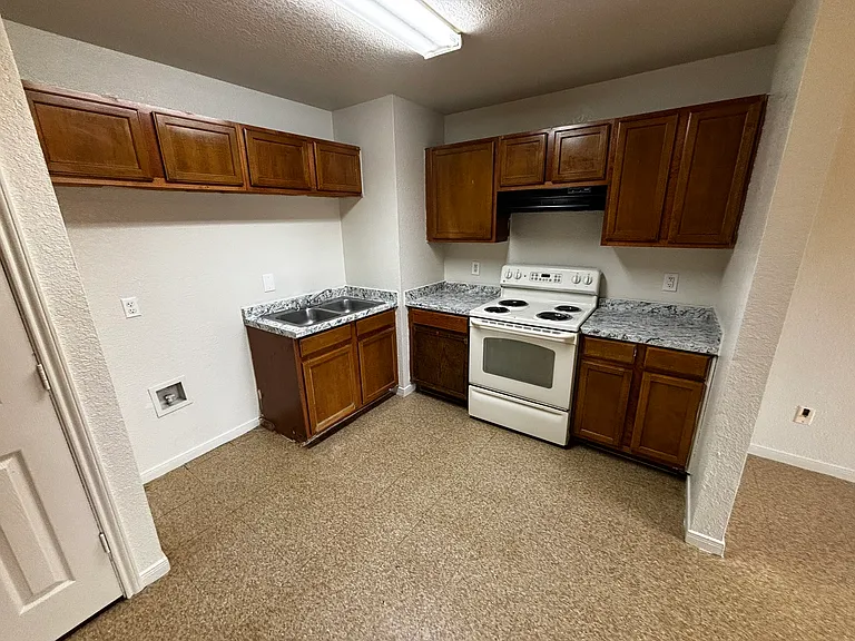 904 E Avenue C #A — Photo 3