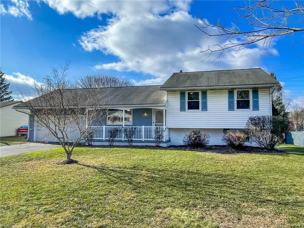 128 Camelot Dr, Horseheads, NY 14845