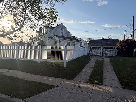3rd image of 281 Anchor Way
