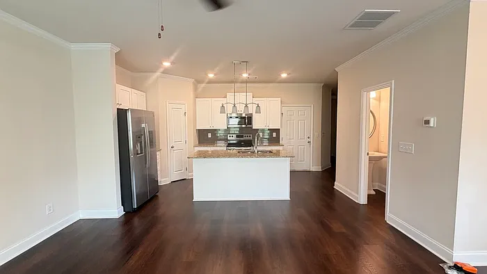 3 bed, 2.5 bath, 1800 sqft, $2,300 — Photo 2