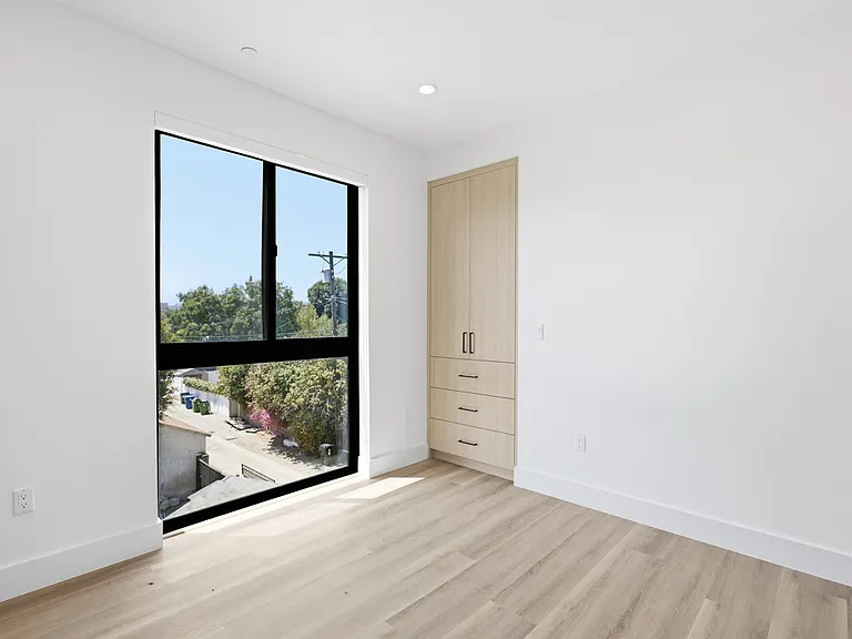 5821 Kester Ave #5823-1/2 — Photo 11