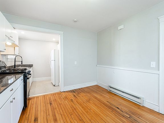 5th image of 52 Sheridan St #52