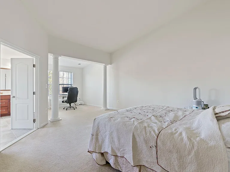 43245 Mitcham Sq — Photo 13
