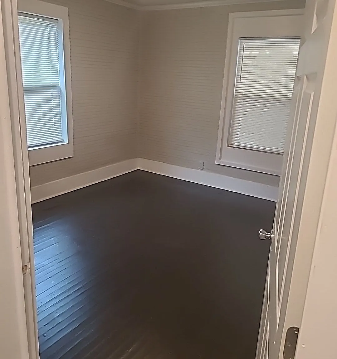 2 bed, 1.0 bath, $925 — Photo 1