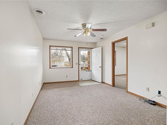 3rd image of 105 W Price Ave