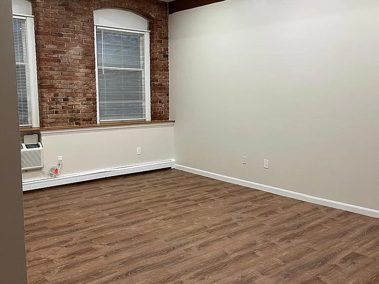 402 River St #3D — Photo 2