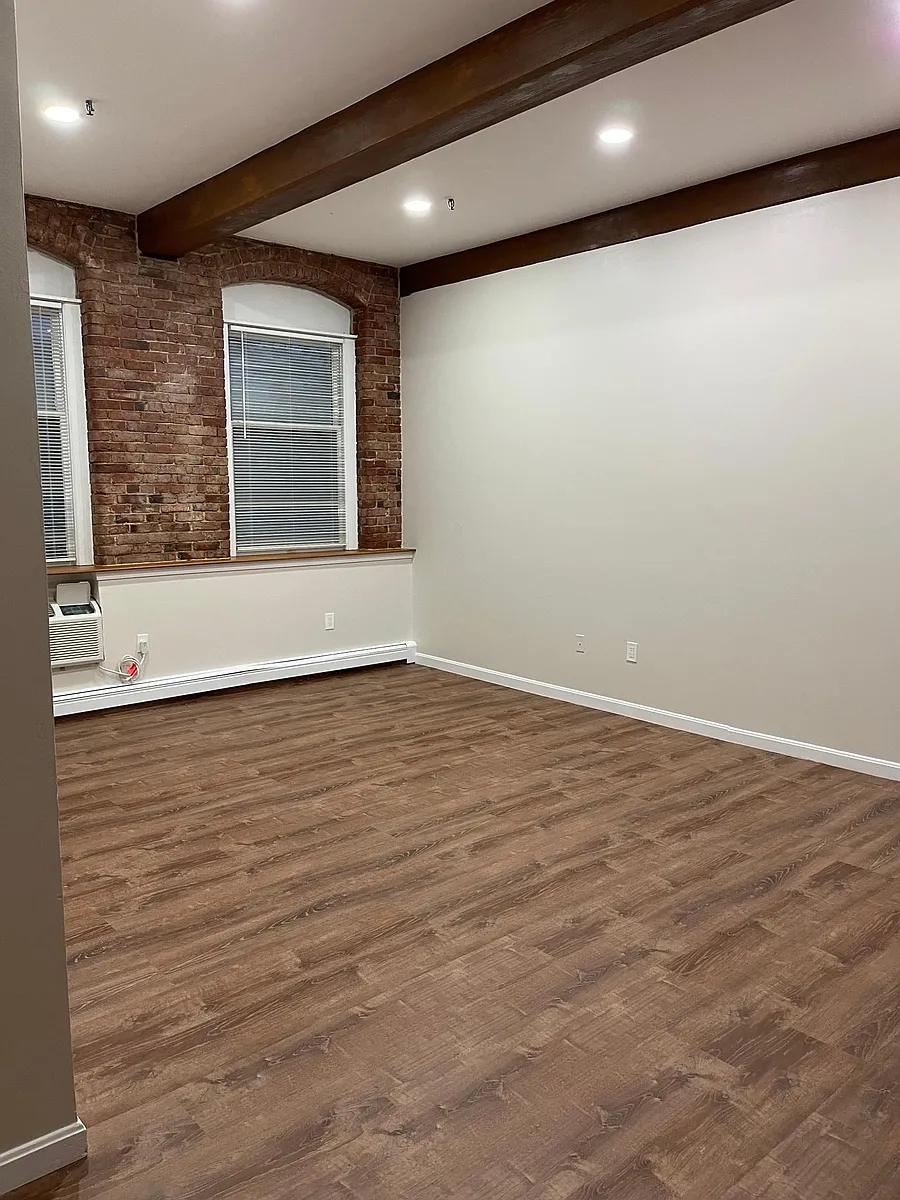 Building Photo - 402 River St #3D
