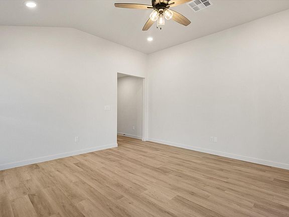5th image of 2413 Aberdeen Ave