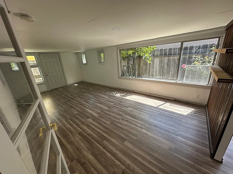 938 Vervais Ave — Photo 12