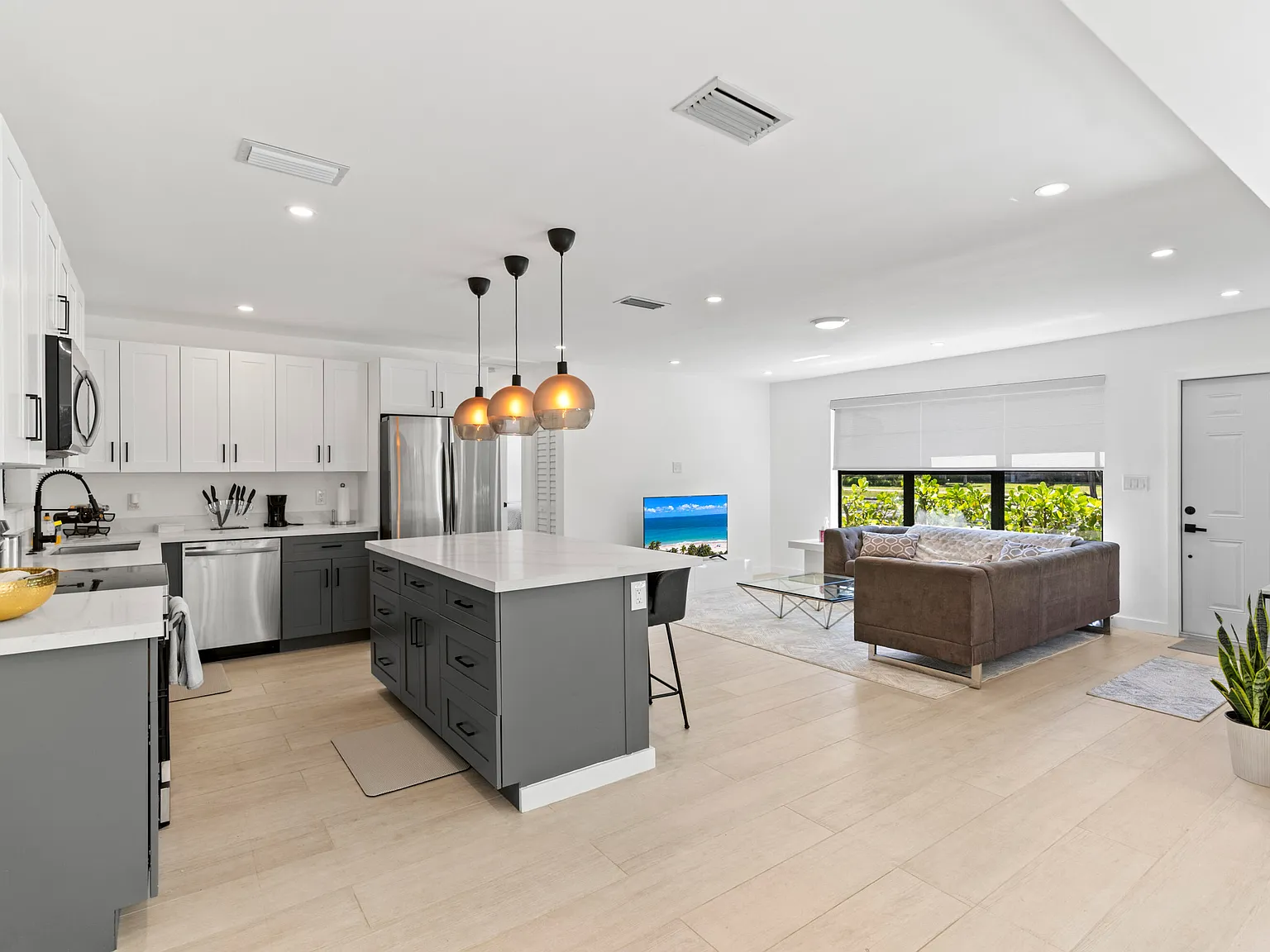 2 bed, 2.0 bath, 1204 sqft, $4,250 — Photo 4