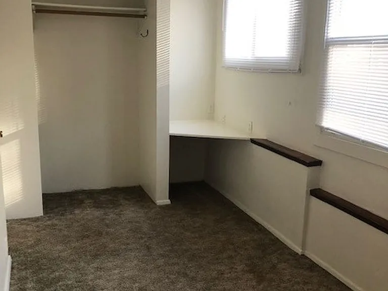 1110 N Forest St — Photo 5