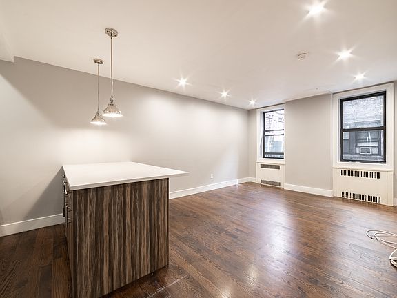 4th image of 15 Crooke Ave APT 1H