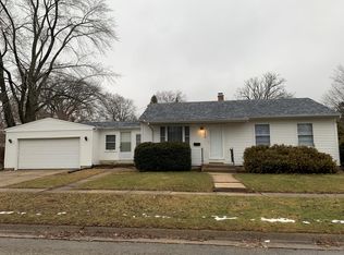 3014 Pioneer Dr, Rockford, IL 61107