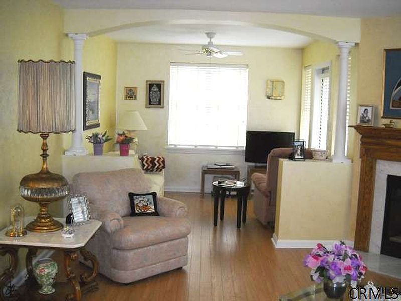 3rd image of 102 MALLARDS POND Lane
