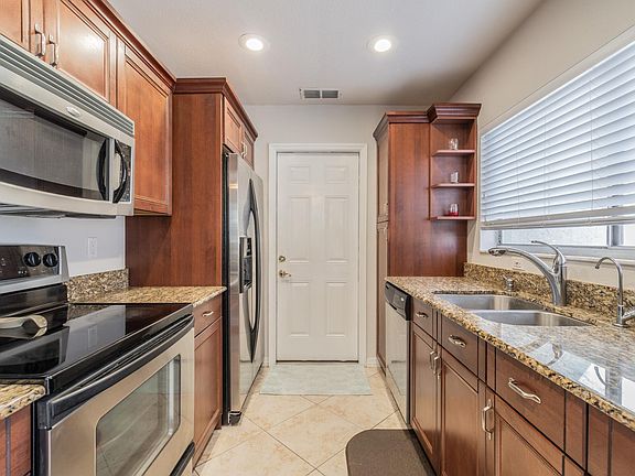 3rd image of 6302 Treetop Cir #6202