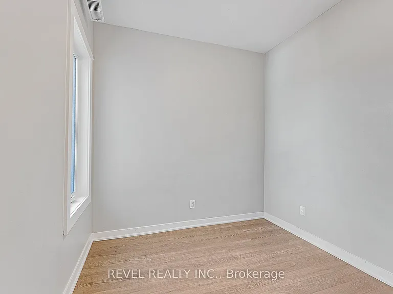 657 Barton St E #302 — Photo 24