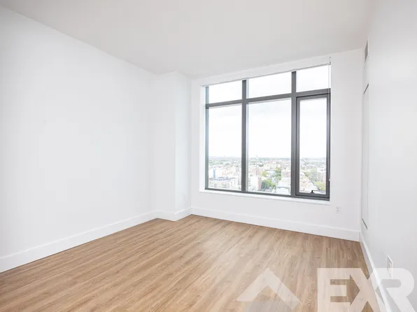 2230 Cropsey Avenue image 5 of 71