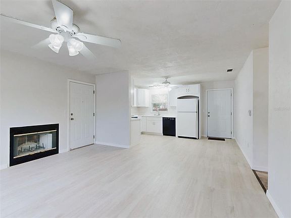 3rd image of 111 Valencia Dr