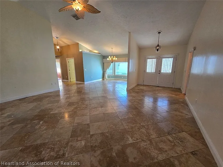 2922 Wynstone Dr — Photo 5