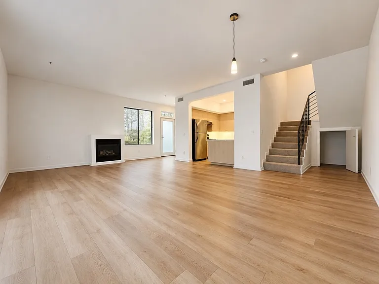 1226 23rd St #9 — Photo 5