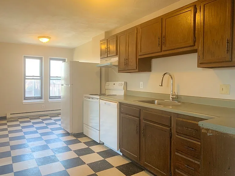 88 Broadway #9 — Photo 1