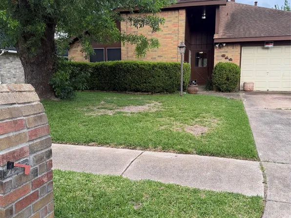 314 Capehill Dr, Webster, TX 77598