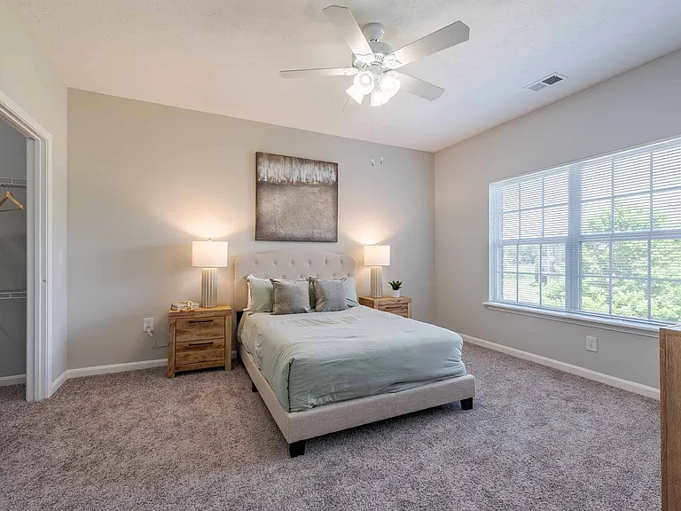 Blankenbaker Crossings Apartment Homes — Photo 7