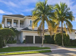 9222 Vanderbilt Dr, Naples, FL 34108