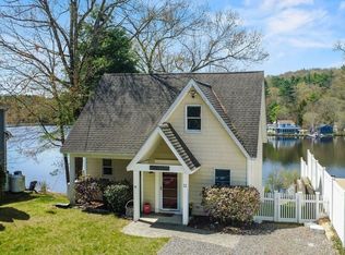 11 Shore Dr, Holland, MA 01521