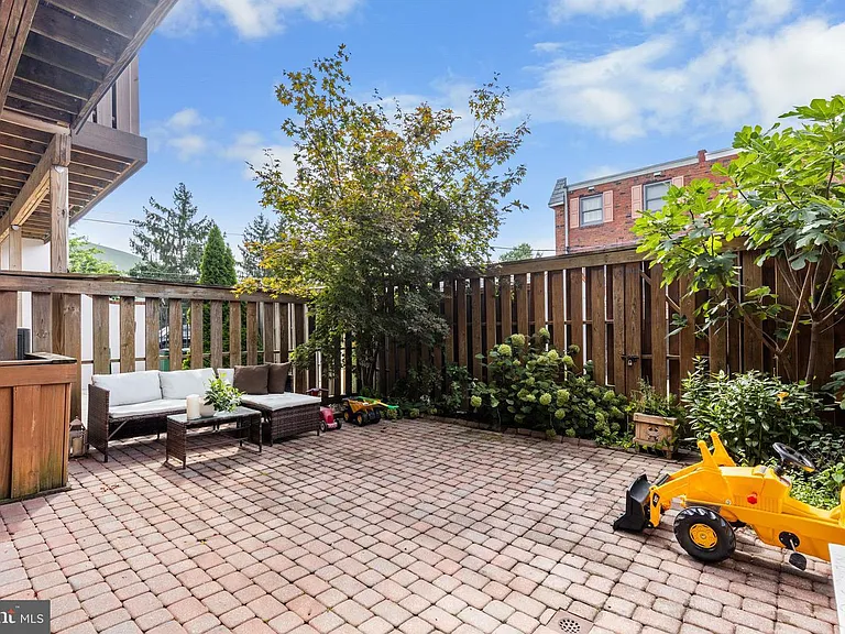 3244 S Smedley St — Photo 32