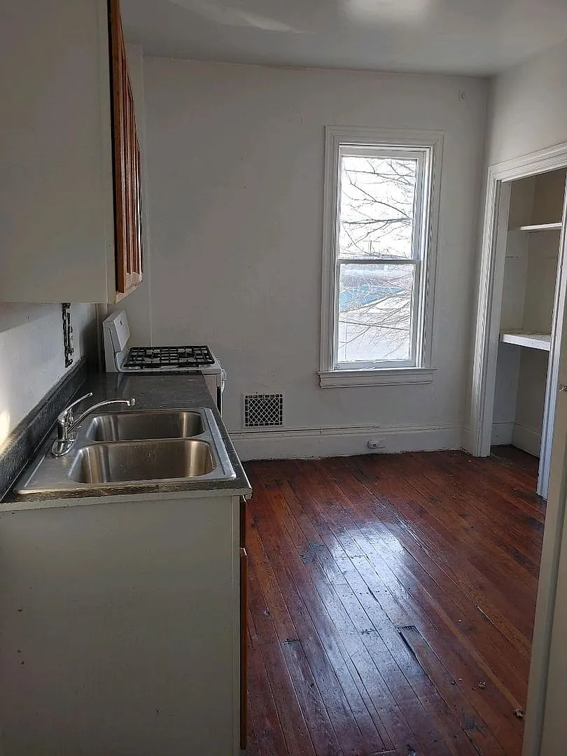 21 S. Hartley Street — Photo 2