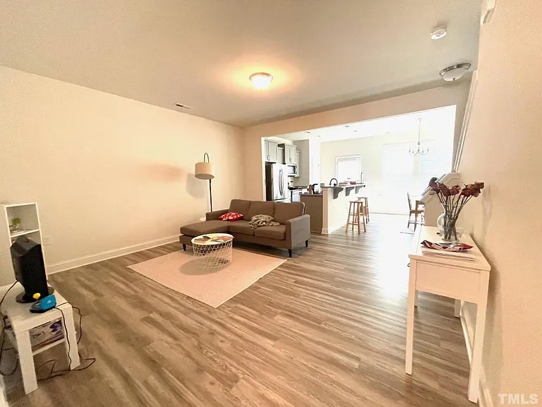1219 Scholar Dr — Photo 5