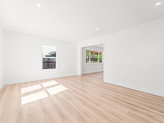 4th image of 208 Del Mar Avenue