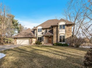 409 Tessier Cir, Vadnais Heights, MN 55127