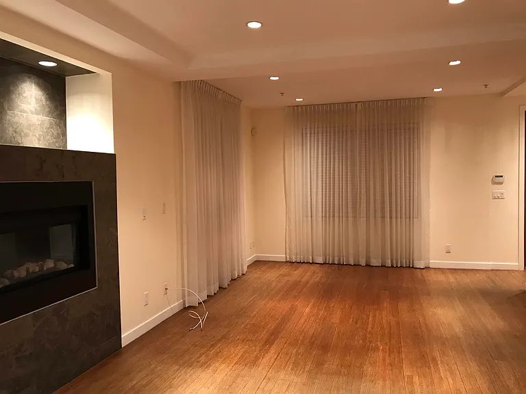 295 W 12th Ave — Photo 3