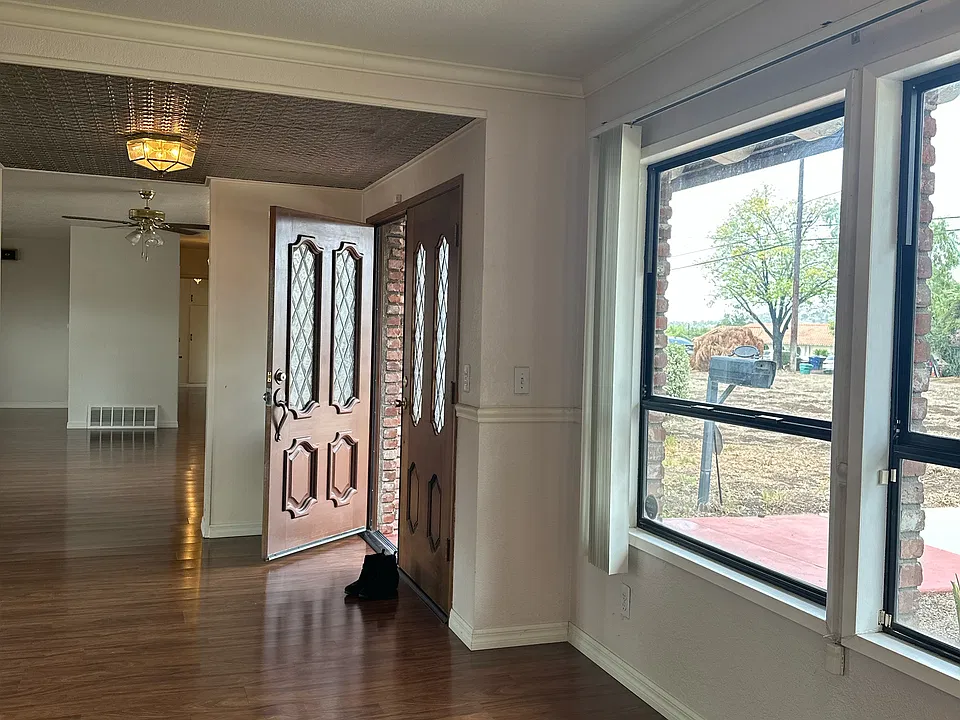 5576 Jurupa Ave