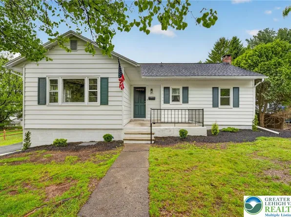 223 Oak Ave, Pen Argyl, PA 18072