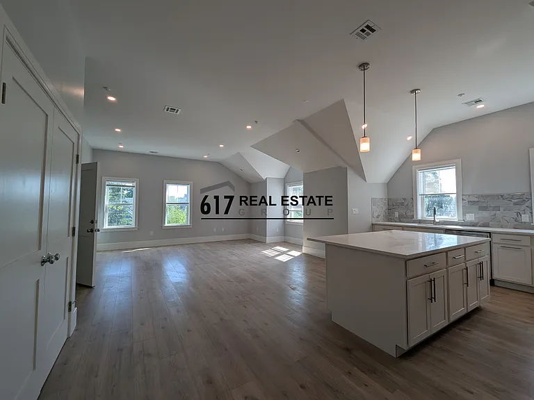 11 Holton St #5 — Photo 4