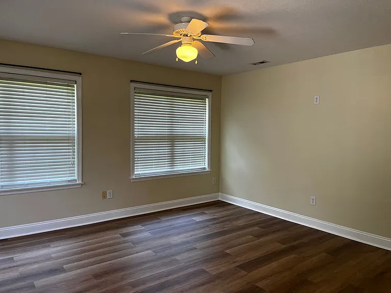 129 Pella Ln — Photo 18