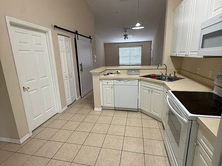 141 Reserve Cir #201 — Photo 11