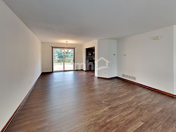 3rd image of 347 Belfair Dr