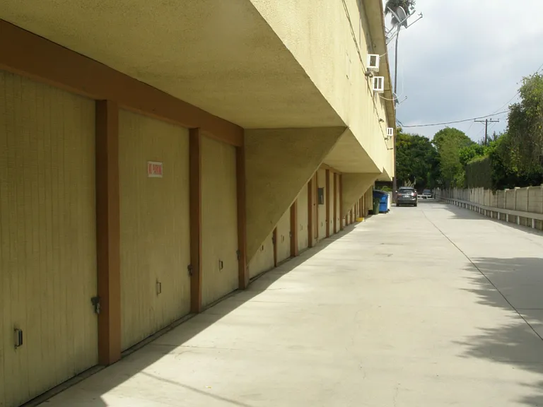 051 - Whittwood Park Apartments — Photo 11