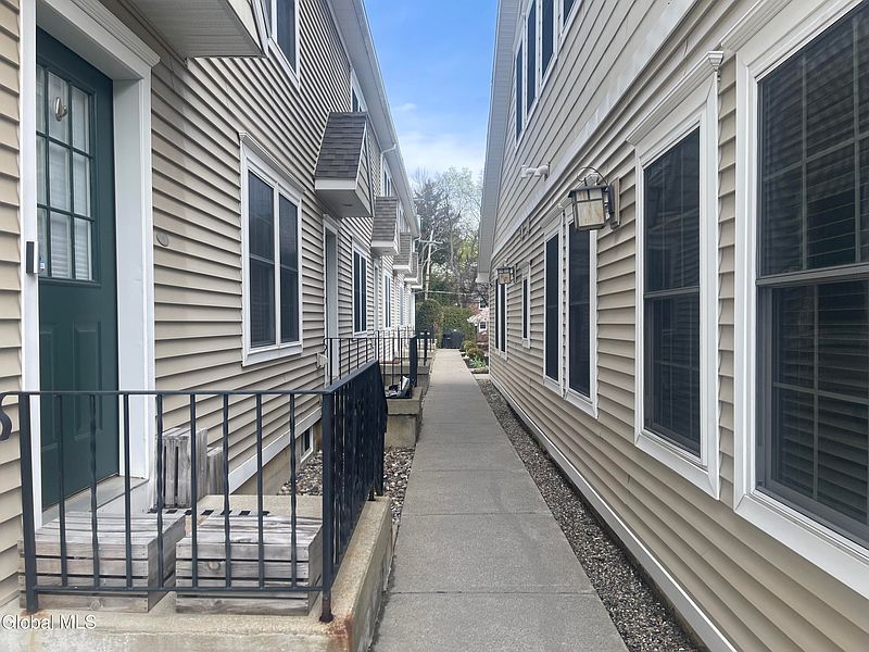 3rd image of 1110 Western Avenue APT 9