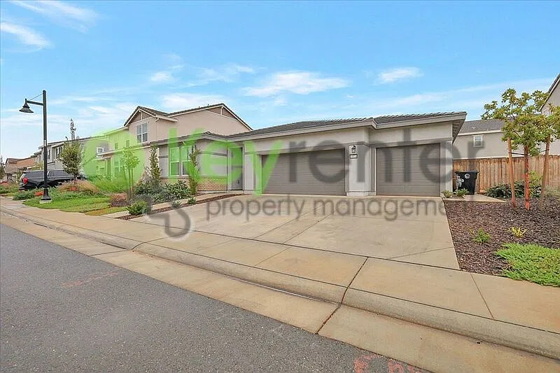 3 bed, 2.0 bath, 1392 sqft, $3,150 — Photo 1