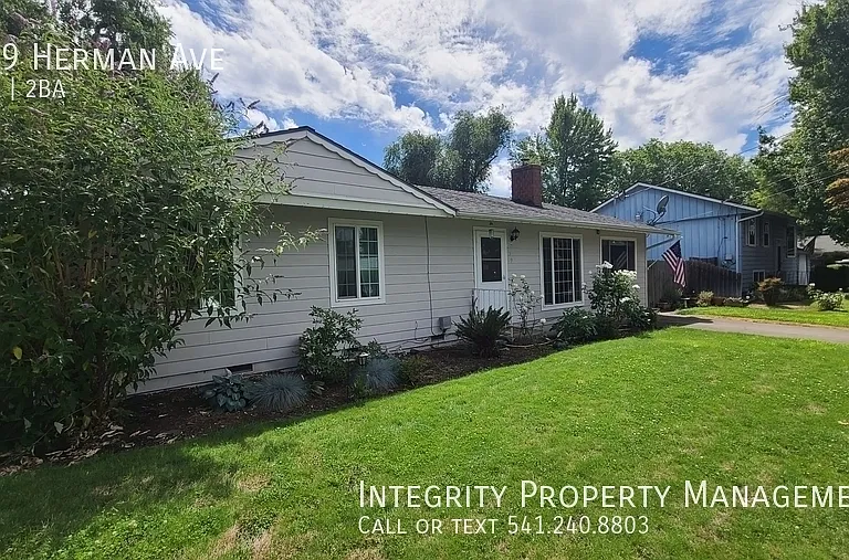 659 Herman Ave — Photo 2