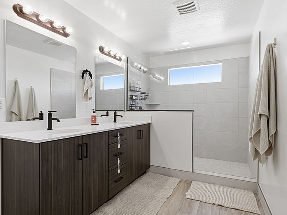 3rd image of 5686 S Weehawken Ln