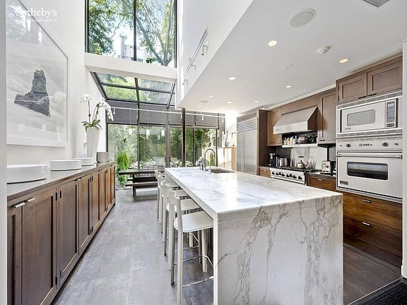 4th image of 138 W 88th St